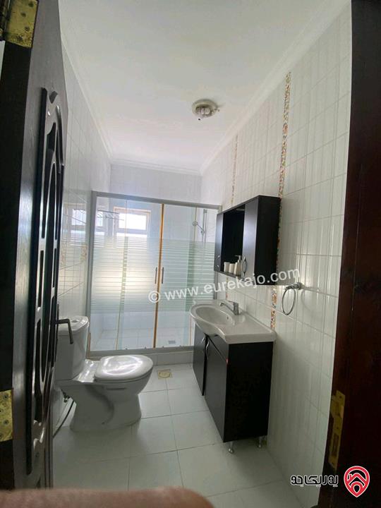 شقة طابقية مساحة 240م للإيجار فارغة في عمان - السابع