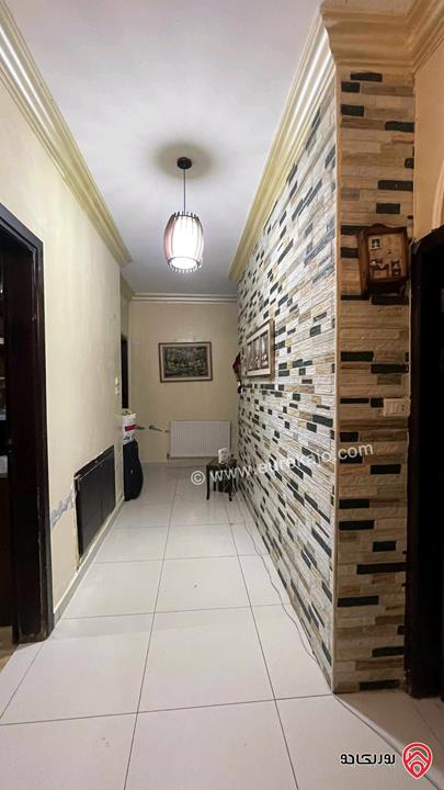 شقة ارضيه فاخرة للبيع في عمان - جبيهة مساحة 200م + 90م