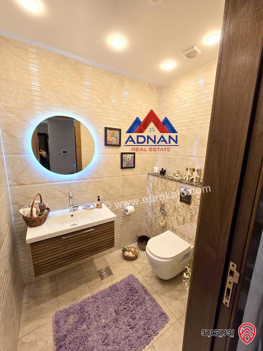 شقة ارضية مفروشة مساحة 130م داخلي و 30م خارجي للايجار السنوي في عمان - خلدا