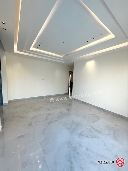 شقة ملوكية مساحة 180م داخلي و 80م خارجي للبيع في عمان - ابو علندا 