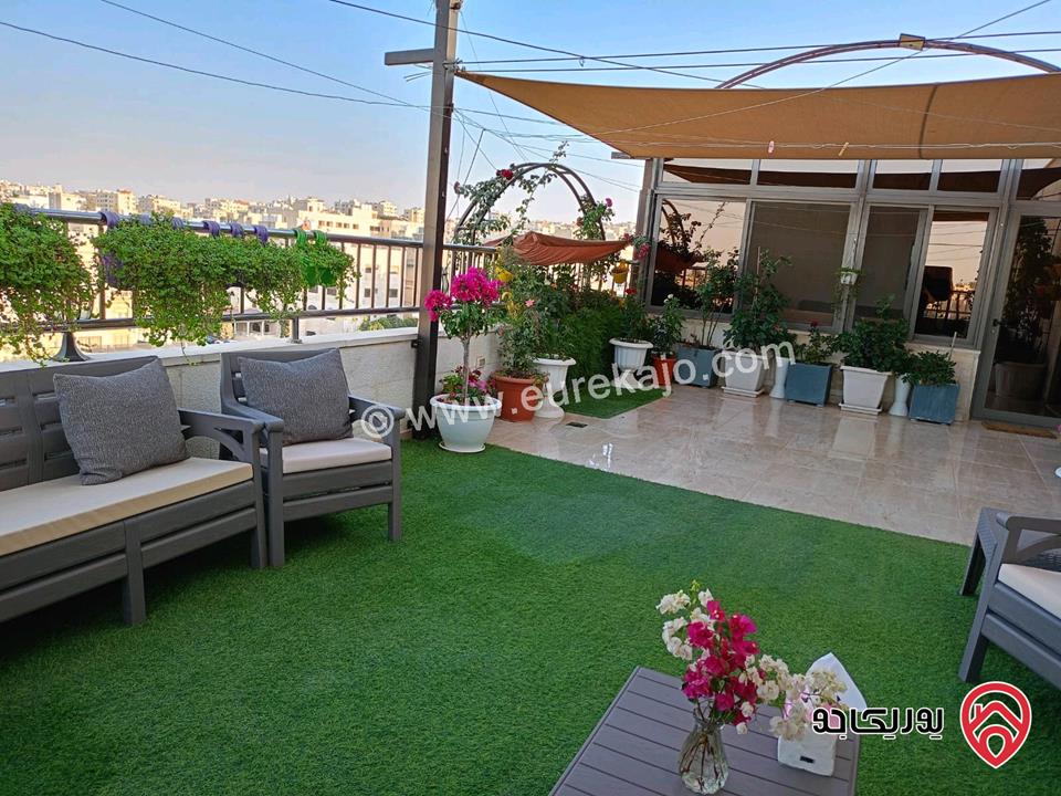 شقة طابق أخير مع روف مساحة 320م للبيع في عمان - مرج الحمام