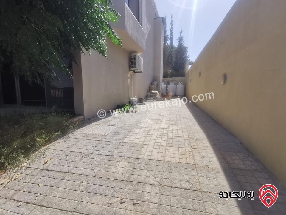 فيلا مساحة الارض 650م مساحة البناء 400م للبيع في عمان - ابو السوس
