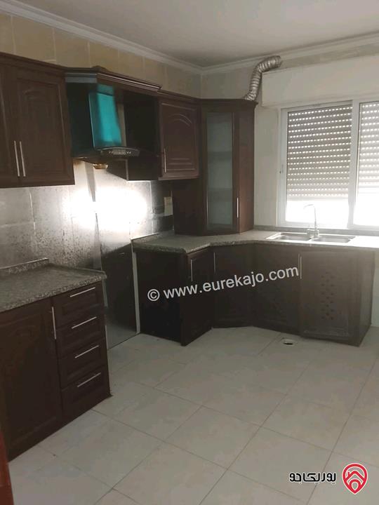 شقة تسوية مفرغة مساحة 165م داخلي و 60م خارجي للبيع في اربد