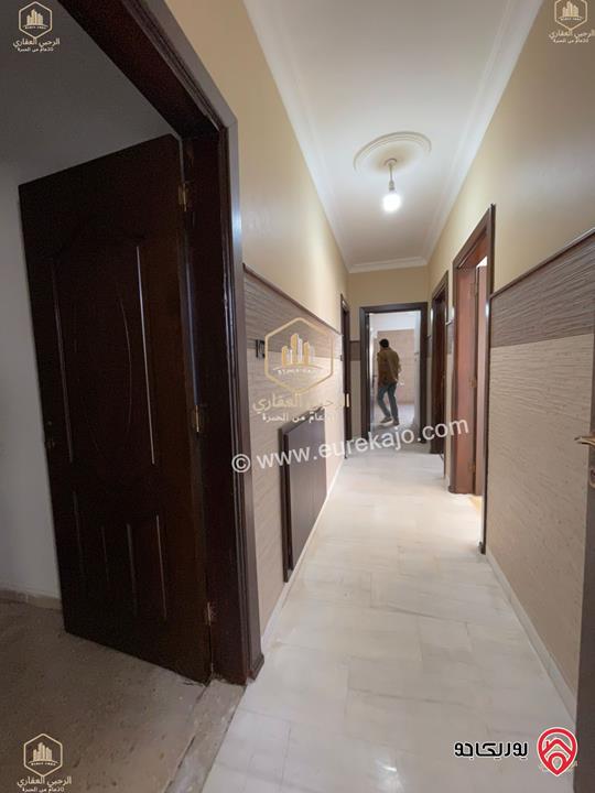 شقة طابق ثالث مع رووف مساحة 180م للايجار في عمان - الجاردنز 