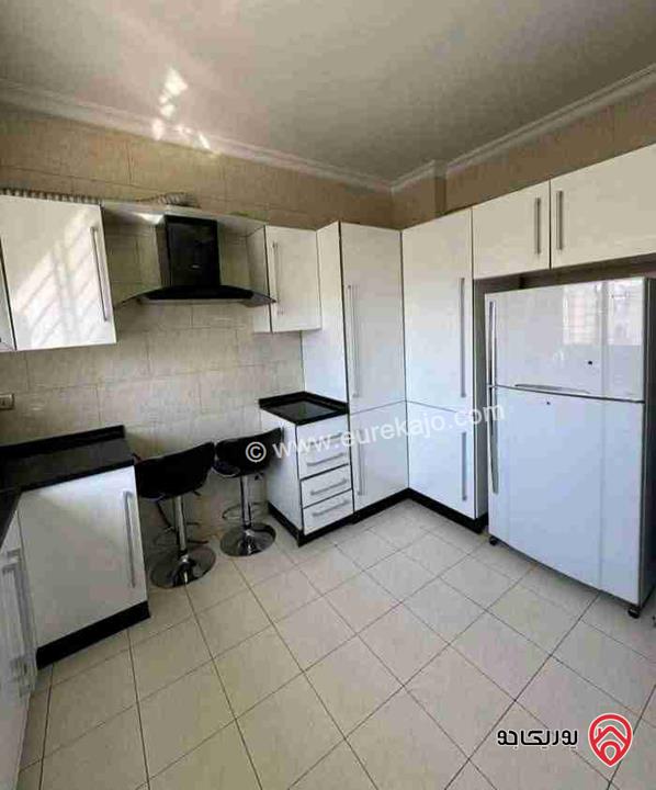 شقة فارغة طابق ثالث مع روف مساحة 260م للايجار في عمان - الرابية  