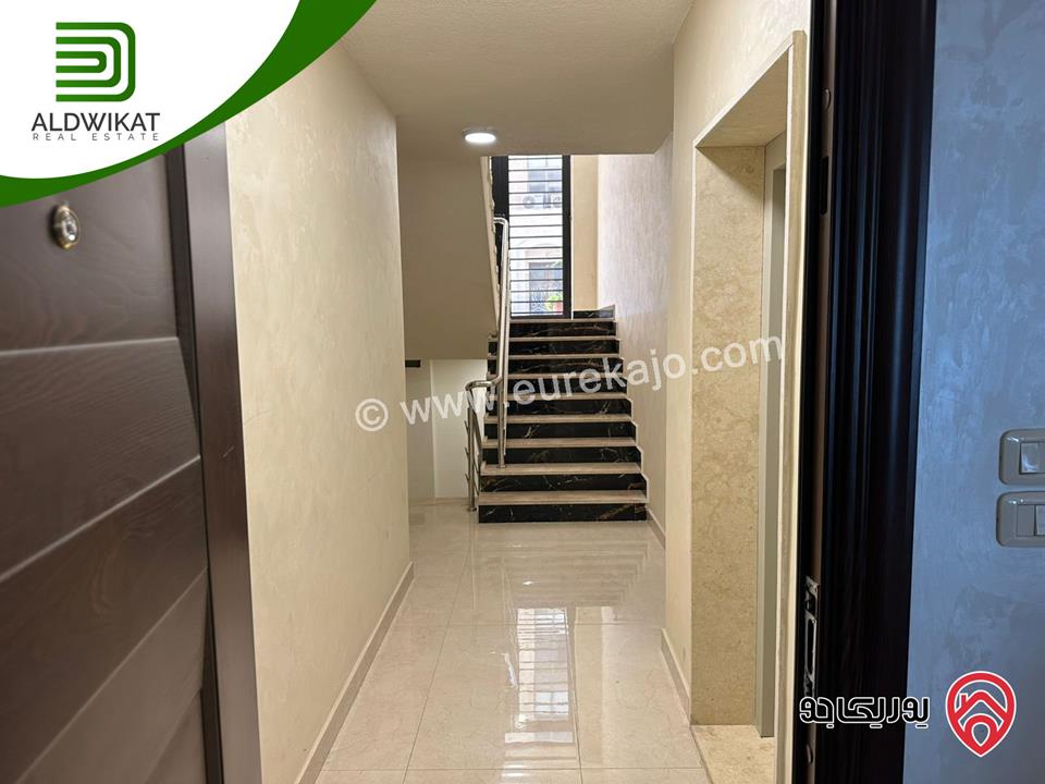 شقة شبه ارضي مفروشه للبيع في عمان - تلاع العلي المساحة الداخلية 81م والخارجية 33م موقع هادىء تشطيب حديث