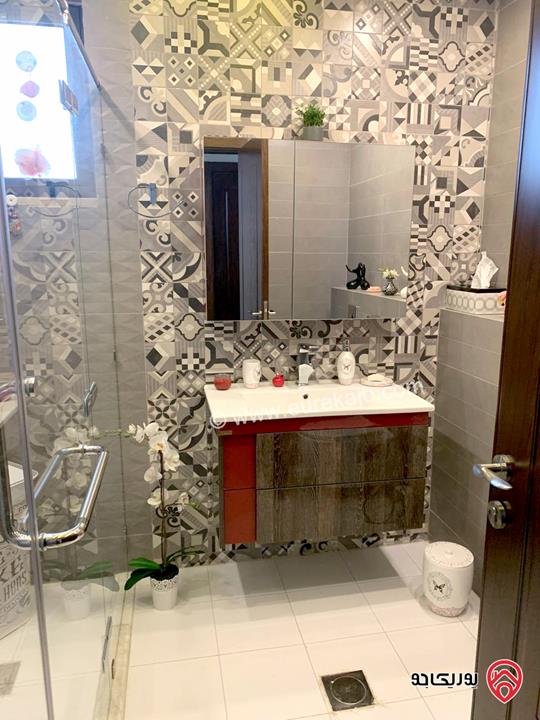 شقة مفروشة طابق أول مساحة 120م للإيجار في عمان - دير غبار