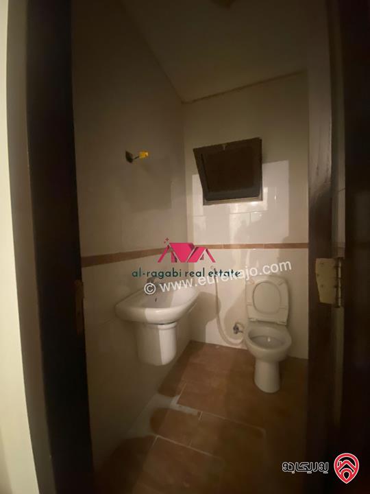 شقة فارغة شبه ارضية مساحة 165م للايجار في عمان - الرابية