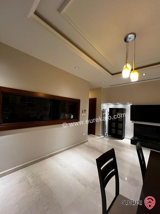 شقة فاخرة مفروشة أرضية مساحة 150م داخلي و 30م خارجي للإيجار في عمان - خلدا