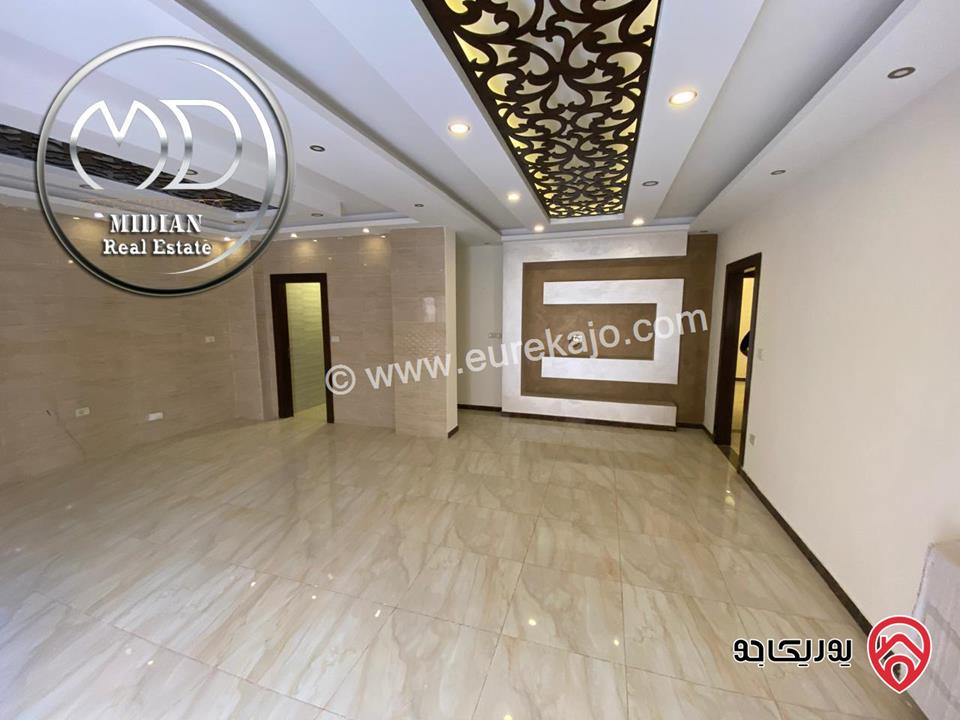 شقة شبه ارضي جديدة للبيع في عمان - طريق المطار مساحة 175م مع ترس و حديقة 100م إمكانية الأقساط بسعر مميز جداً