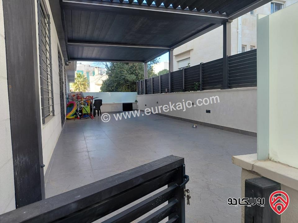 شقة ارضية مساحة 250م داخلي و 230م خارجي للبيع مفروشة في عمان - ام السماق 