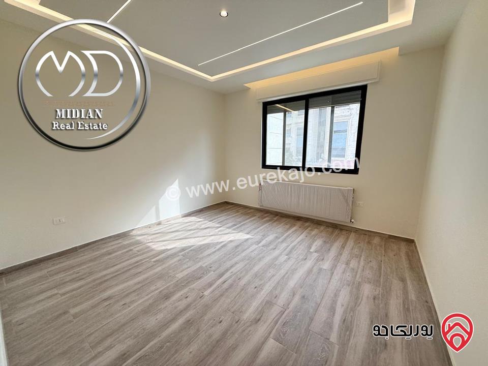 شقق شبه أرضي للبيع في عمان - حي الصحابة مساحات 220م & 240م مع تراسات و حدائق تشطيبات ديكورات فاخرة جديدة لم تسكن