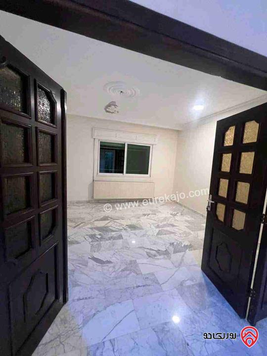 شقة فارغة مساحة 160م طابق ثالث للايجار في عمان - أم السماق