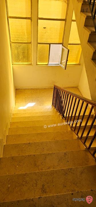 عمارة على أرض 455م للبيع في الزرقاء - حي الإسكان 