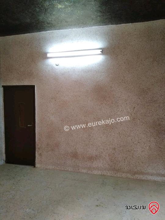 عمارة مكونة من ثلاث طوابق خمس شقق وروف للبيع في الزرقاء - الغويرية