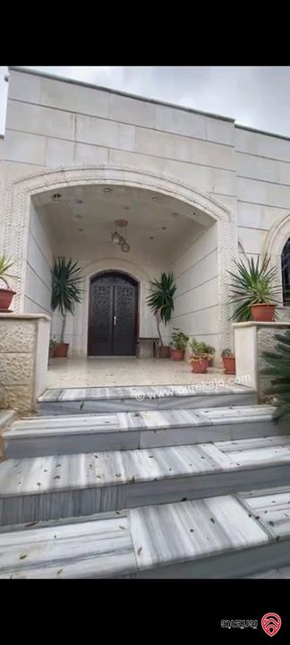 بيت مستقل مساحة 275م على أرض 920م للبيع في عمان - الجويدة