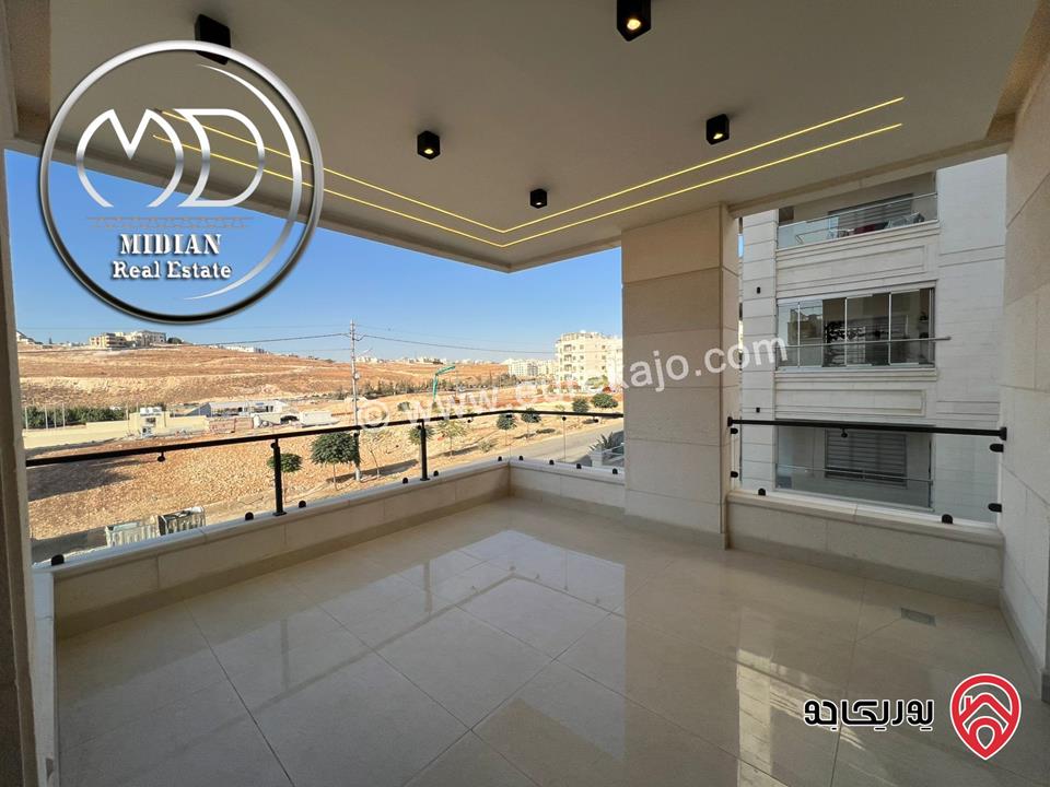 شقق فاخرة للبيع في عمان - ضاحية النخيل مساحات 225م تشطيبات وديكورات عصرية اطلالة جميلة جديدة لم تسكن