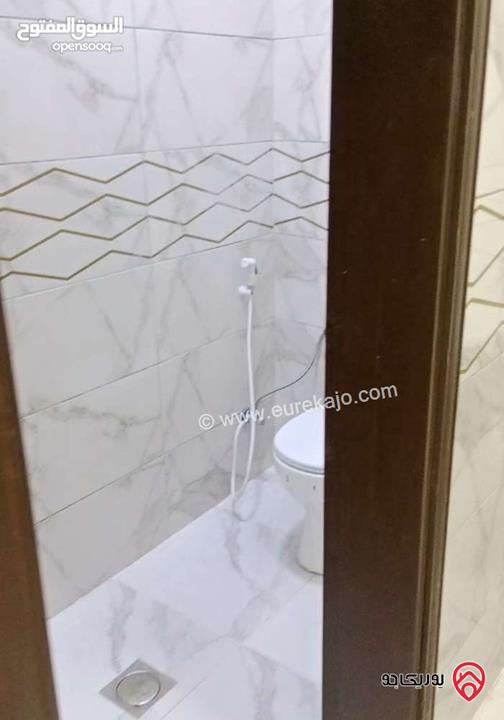 عمارة مكونة من طابقين و شقتين طابق أول مساحة كل شقة 110م للبيع في عمان - الوحدات شارع مادبا