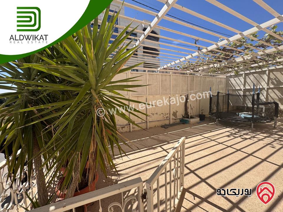 فيلا مستقلة مفروشة للبيع في عمان - ضاحية الرشيد مساحة البناء 700 م مساحة الارض 820 م والحديقة 250م