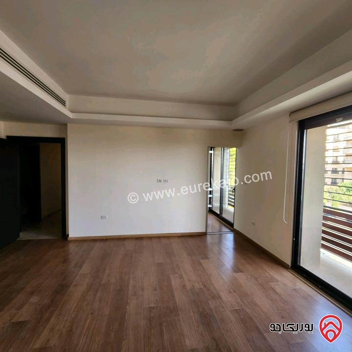شقة ديلوكس طابق ثالث مساحة 330م للبيع في عمان - جبل عمان مطلة على وادي عبدون