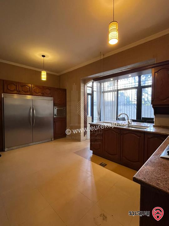 فيلا متلاصقة مساحة 600م على أرض 400م للايجار في عمان - عبدون