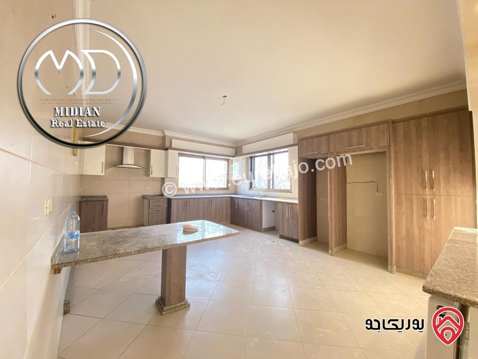 شقق طابقية فارغة للايجار في عمان - خلدا مساحات 300م 4 نوم تشطيبات ديكورات فاخرة اطلالة رائعة