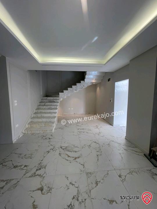 شقة طابق ثالث دوبلكس مساحة 316م نظام سمارت للبيع في اربد