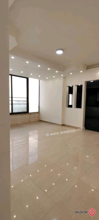 شقة فاخرة طابق ثاني مساحة 245م للبيع في عمان - ناعور خلف كازية السلام 