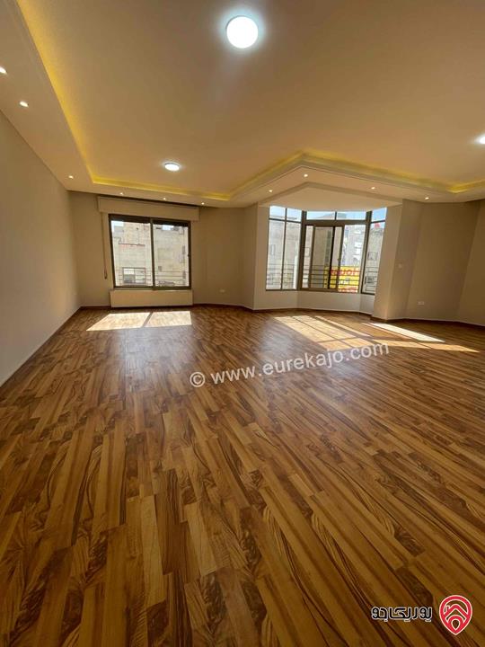 شقة سوبر ديلوكس مساحة 250م طابق ثالث للإيجار في عمان - دير غبار