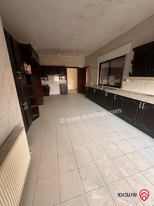 شقة طابق ثالث مساحة 300م للايجار في عمان - خلدا