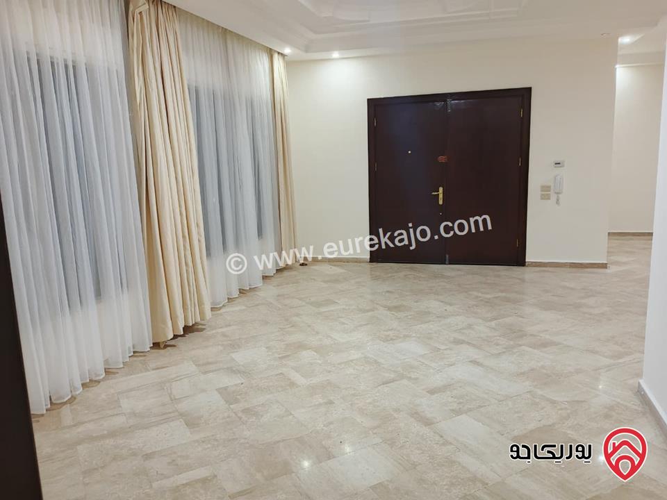 شقة أرضية فاخرة مساحة 300م داخلي و 300م خارجي للايجار في عمان - عبدون