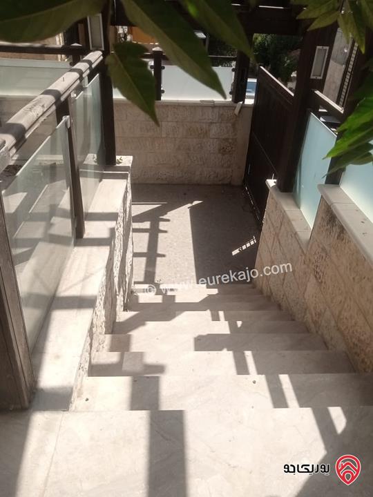 شقة مميزة طابق ارضي مساحة 262م داخلي و 30م خارجي للبيع في عمان - دير غبار