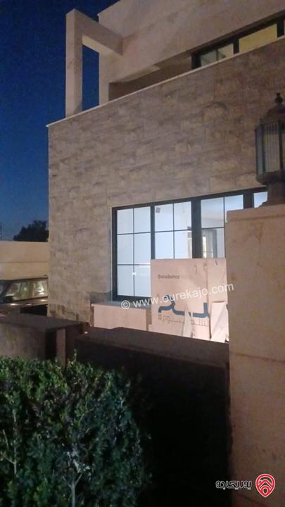 فيلا فاخرة مساحة الارض 700م مساحة البناء 550م للبيع في عمان - الظهير