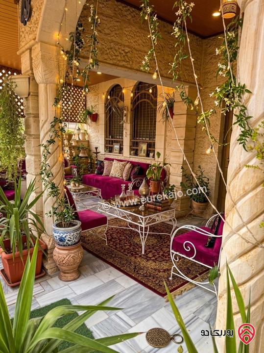 فيلا مساحة 385م على أرض 245م للبيع في الزرقاء - جبل طارق
