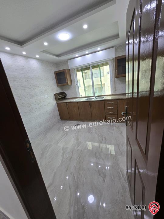 شقة طابق ثالث مساحة 90م للبيع في عمان - تلاع العلي