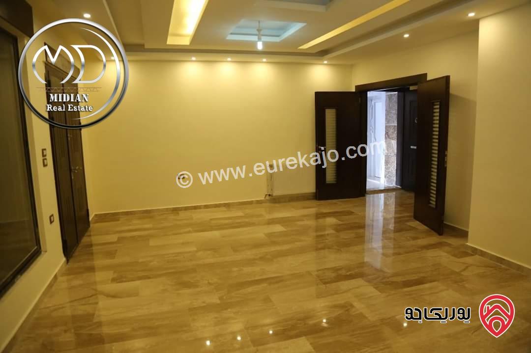 شقة شبه ارضي فارغة للايجار في عمان - ضاحية النخيل مساحة 200م مع ترس و حديقة 250م تشطيبات ديكورات عصرية فاخرة