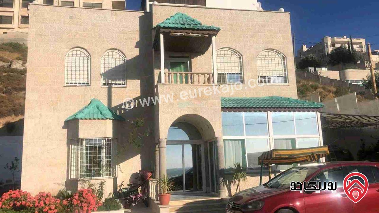 فيلا ذات إطلالة مساحة 300م على ارض 950م للبيع في عمان - الجبيهة