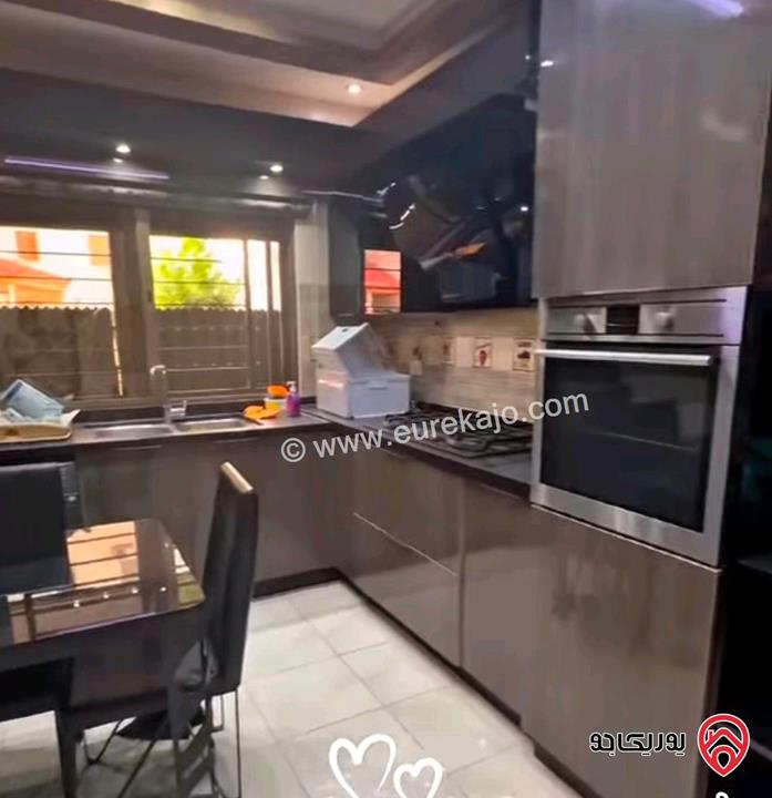 شقة ارضية مفروشة مساحة 135م داخلي و 50م خارجي للبيع في عمان - الرابية مخدومة ومنطقة هادئة