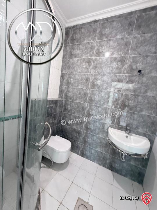 فيلا جديدة للبيع في أجمل مناطق عمان - الظهير مساحة 560م مع مسبح تراسات و حدائق 250م تشطيبات سوبر ديلوكس اطلالة رائعة