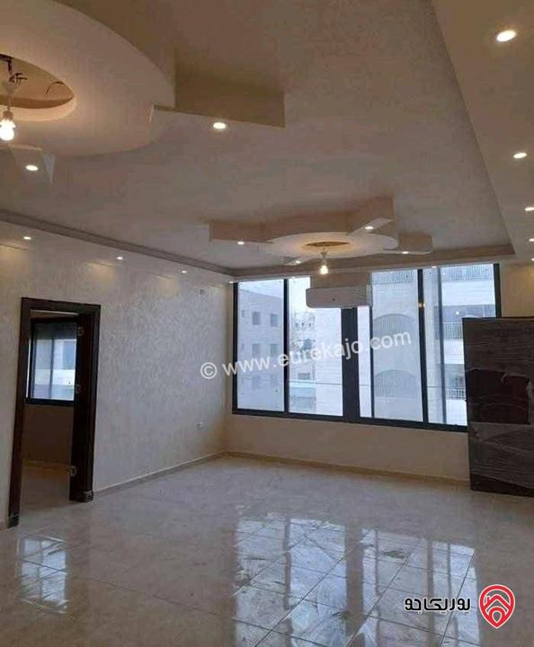 شقق طابقية مساحة 300م طابق ثاني وثالث للإيجار فارغ في عمان - خلدا