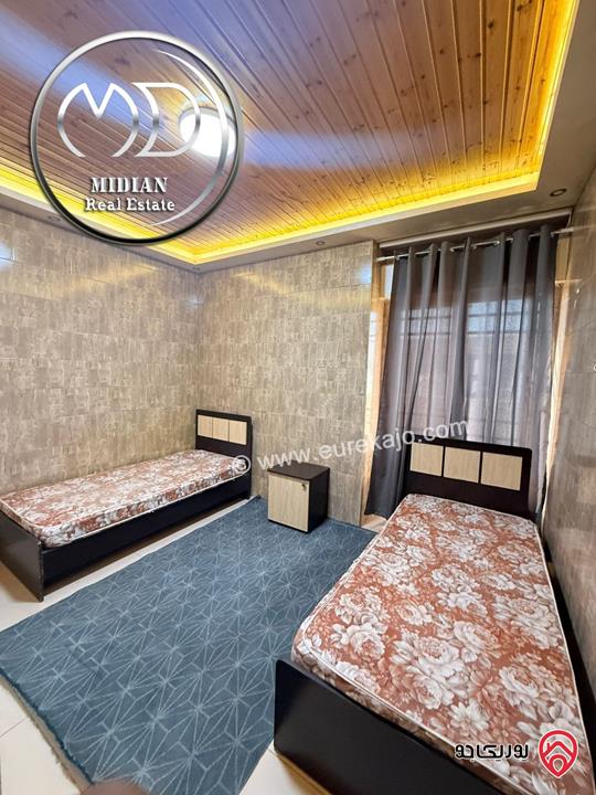 رووف مفروش للايجار في عمان - خلدا مساحة 120م تشطيبات و فرش سوبر ديلوكس اطلالة جميلة بسعر مميز