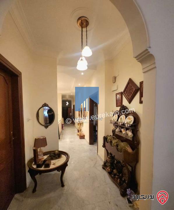 شقة مميزة للبيع في عمان تلاع العلي - خلف السلطان طابق ثالث 260م مع روف 70م بسعر مغري