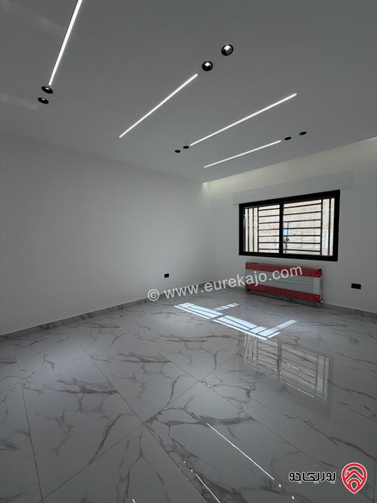 شقة شبه ارضي مساحة 160م مع ترس وحديقة 100م للبيع في عمان - البنيات 