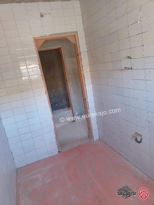 بيت مستقل غير مشطب مساحة 225م على أرض 900م للبيع في عمان - البيضاء