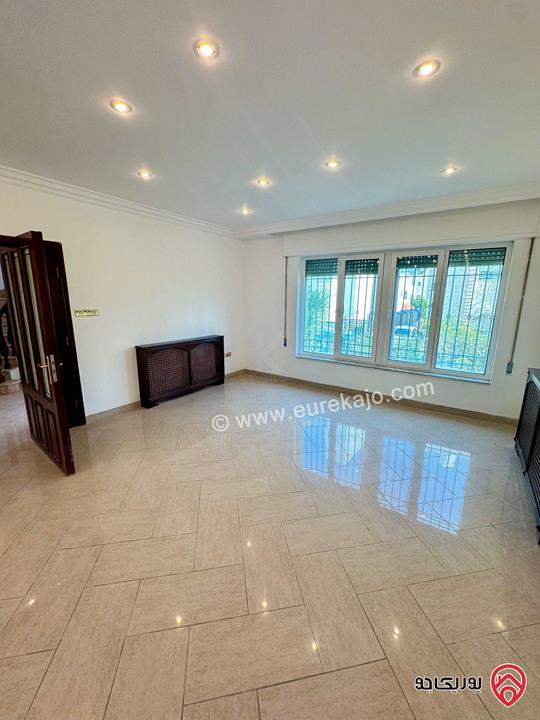 فيلا مميزة مساحة 505م على أرض 361م للبيع في عمان - دير غبار