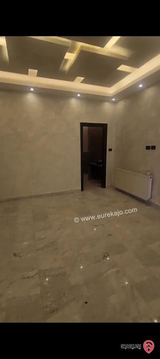 شقة أرضية مساحة 200م داخلي و 200م خارجي للايجار في عمان - دير غبار 