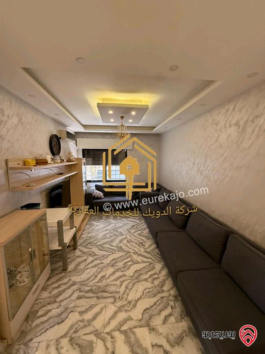 شقة فارغة طابق أرضي مساحة 300م مع حديقة مساحة 300م للإيجار في عمان - ام السماق 