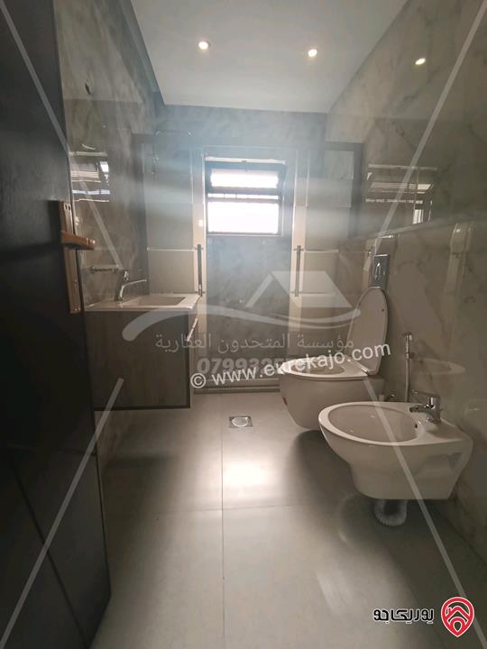 شقة فارغة طابق ثاني مساحة 175م للايجار في عمان - خلدا