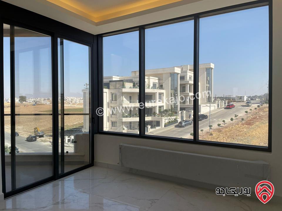 شقة للبيع في عمان - دير غبار طابق اخير مع روف مساحة البناء 180م ومساحة الترس 80م