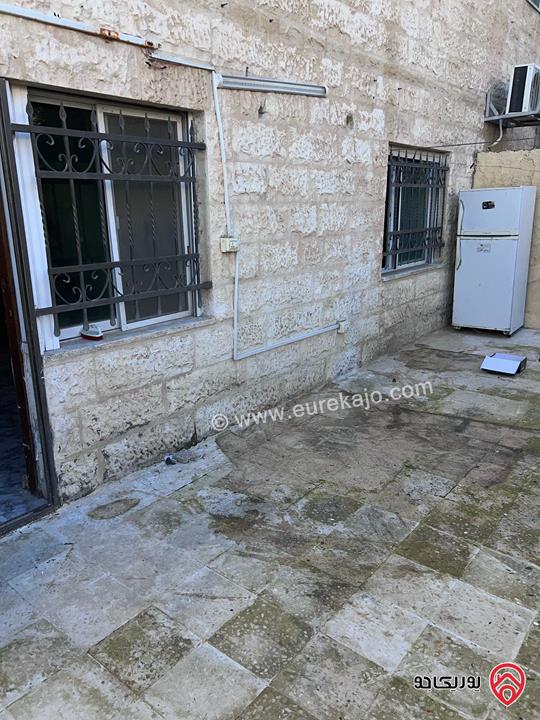 شقة شبه أرضية مساحة 100م داخلي و 100م خارجي للبيع في عمان - الجبيهة 